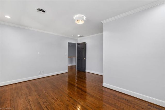 32 Kemp E Road, Greensboro, NC 27410