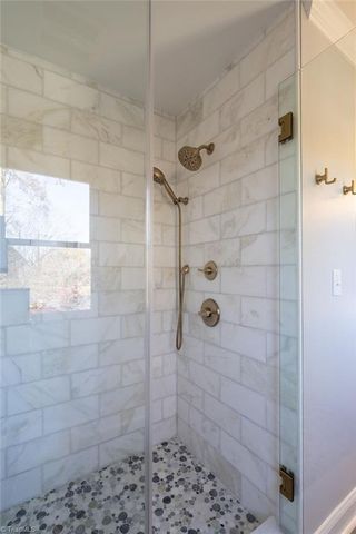 32 Kemp E Road, Greensboro, NC 27410