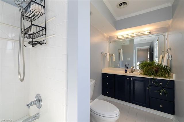 32 Kemp E Road, Greensboro, NC 27410