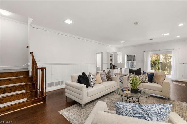 32 Kemp E Road, Greensboro, NC 27410