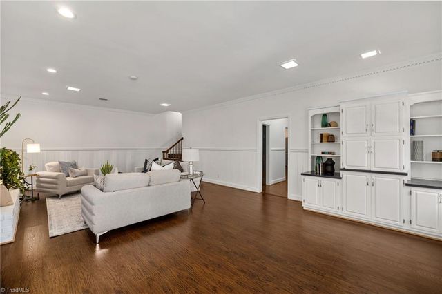 32 Kemp E Road, Greensboro, NC 27410