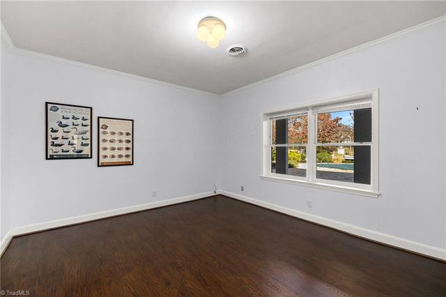 32 Kemp E Road, Greensboro, NC 27410