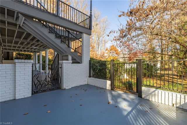 32 Kemp E Road, Greensboro, NC 27410