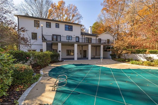 32 Kemp E Road, Greensboro, NC 27410