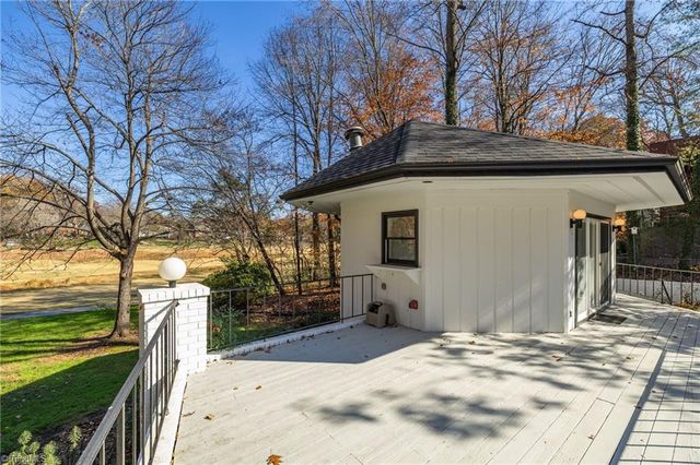 32 Kemp E Road, Greensboro, NC 27410