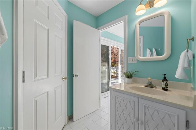 32 Kemp E Road, Greensboro, NC 27410