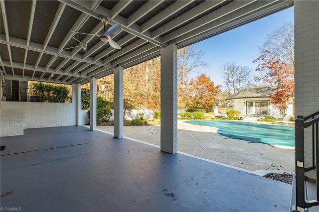 32 Kemp E Road, Greensboro, NC 27410