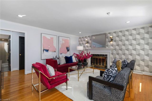 32 Kemp E Road, Greensboro, NC 27410