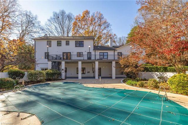 32 Kemp E Road, Greensboro, NC 27410