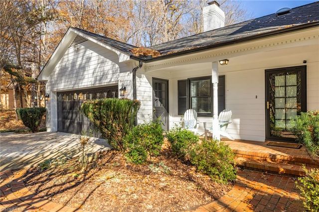 32 Kemp E Road, Greensboro, NC 27410