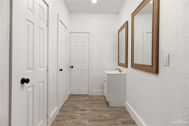 805 E Acacia Avenue, Alamo, TX 78516