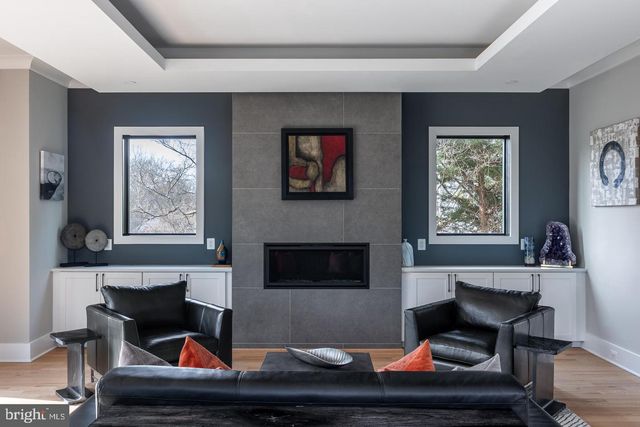 6884 CHURCHILL RD, Mclean, VA 22101