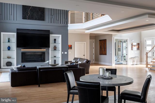 6884 CHURCHILL RD, Mclean, VA 22101