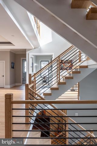 6884 CHURCHILL RD, Mclean, VA 22101