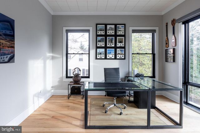 6884 CHURCHILL RD, Mclean, VA 22101