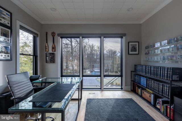 6884 CHURCHILL RD, Mclean, VA 22101