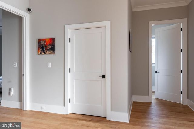 6884 CHURCHILL RD, Mclean, VA 22101