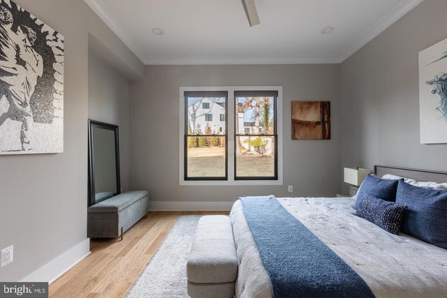 6884 CHURCHILL RD, Mclean, VA 22101