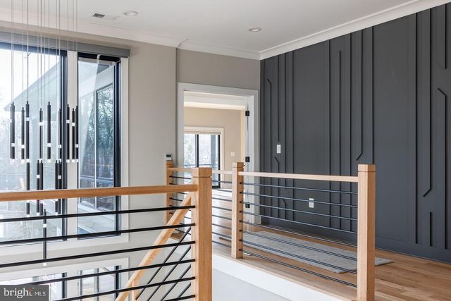 6884 CHURCHILL RD, Mclean, VA 22101