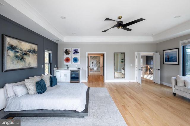6884 CHURCHILL RD, Mclean, VA 22101