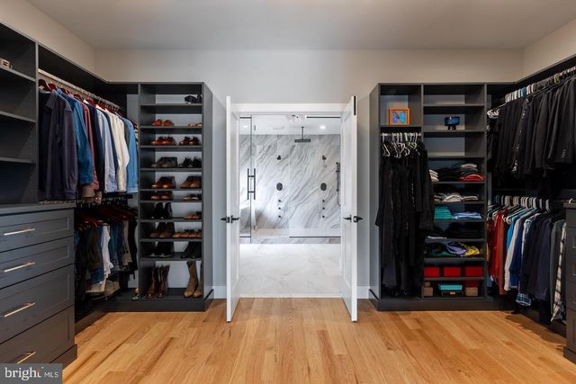 6884 CHURCHILL RD, Mclean, VA 22101