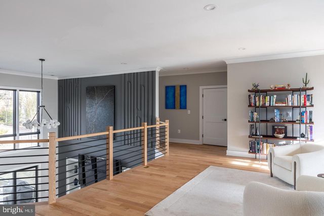 6884 CHURCHILL RD, Mclean, VA 22101