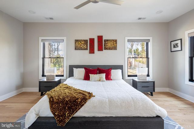 6884 CHURCHILL RD, Mclean, VA 22101