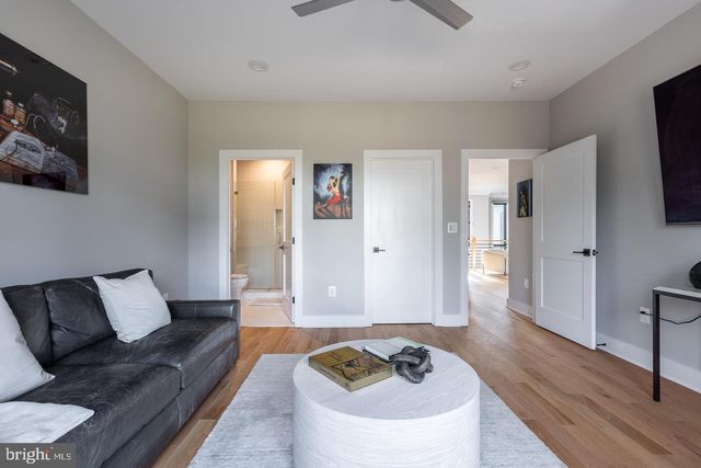 6884 CHURCHILL RD, Mclean, VA 22101