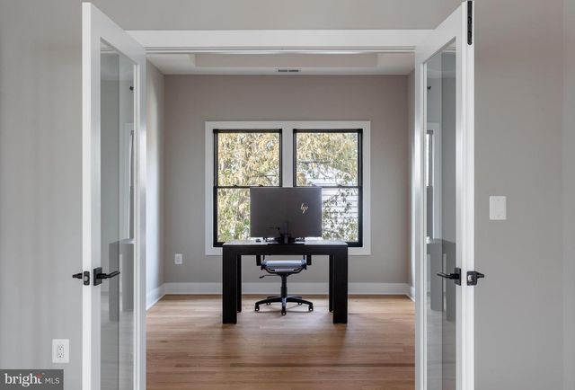 6884 CHURCHILL RD, Mclean, VA 22101