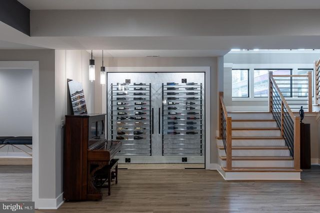 6884 CHURCHILL RD, Mclean, VA 22101