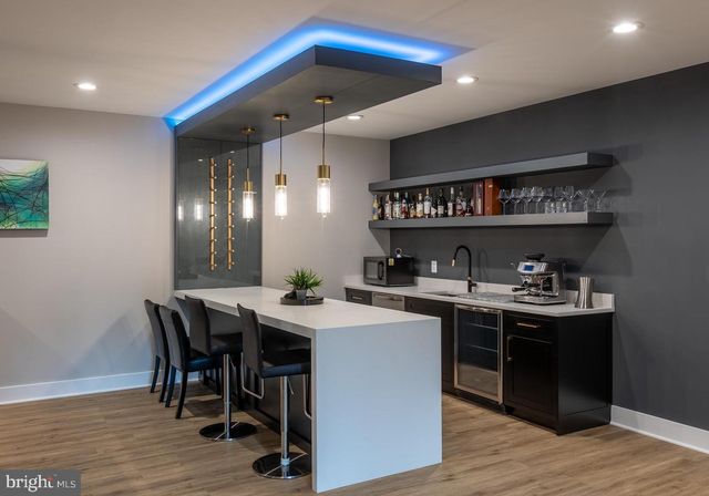 6884 CHURCHILL RD, Mclean, VA 22101