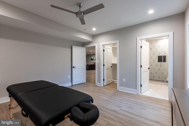 6884 CHURCHILL RD, Mclean, VA 22101