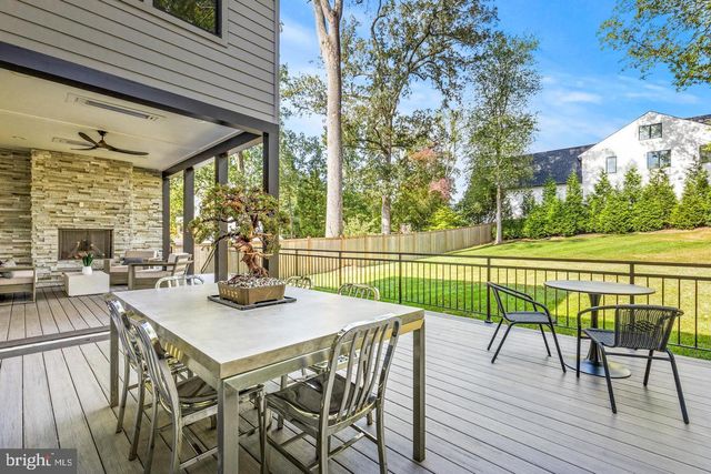 6884 CHURCHILL RD, Mclean, VA 22101