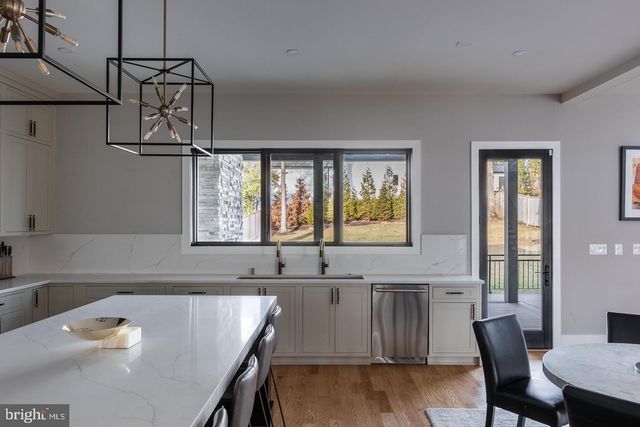 6884 CHURCHILL RD, Mclean, VA 22101