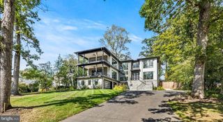 6884 CHURCHILL RD, Mclean, VA 22101