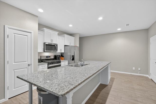 4716 Stunning Pathway, Haltom City, TX 76117