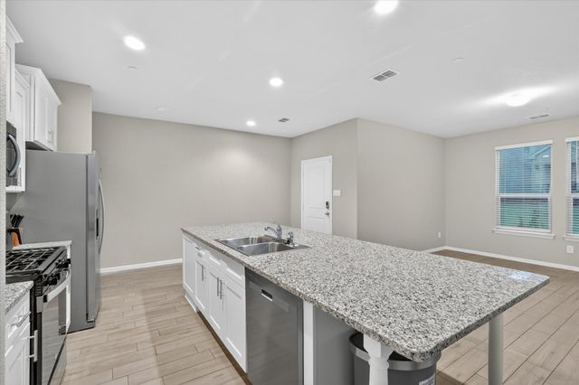 4716 Stunning Pathway, Haltom City, TX 76117