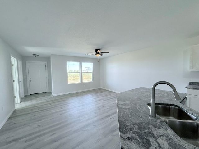 3004 Fountain Dr, Salina, KS 67401