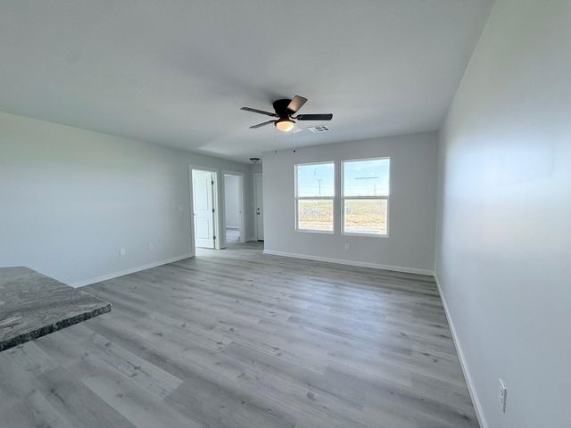 3004 Fountain Dr, Salina, KS 67401