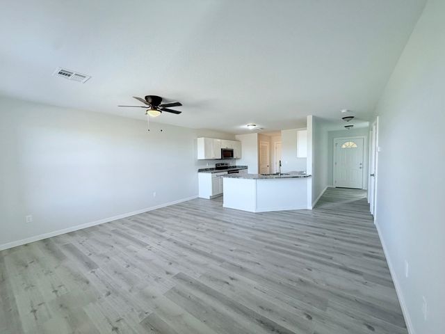 3004 Fountain Dr, Salina, KS 67401