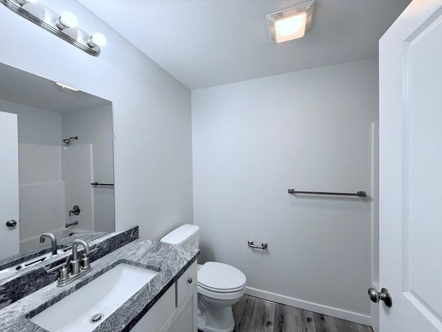 3004 Fountain Dr, Salina, KS 67401