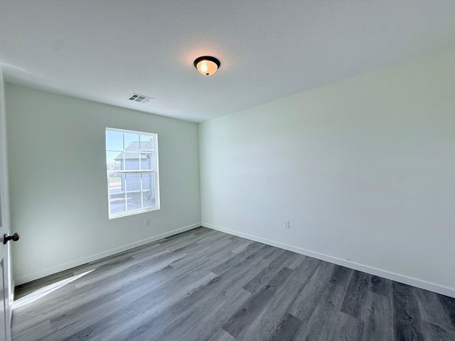 3004 Fountain Dr, Salina, KS 67401