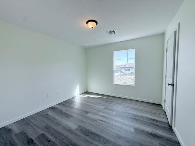 3004 Fountain Dr, Salina, KS 67401