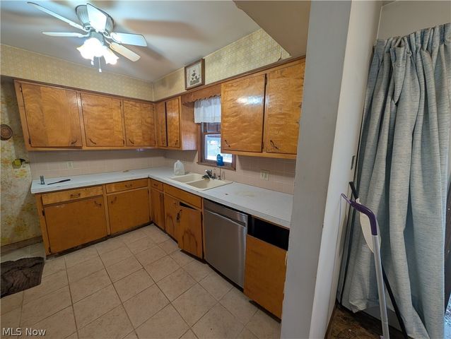 1294 Cherry Lane, Uniontown, OH 44685