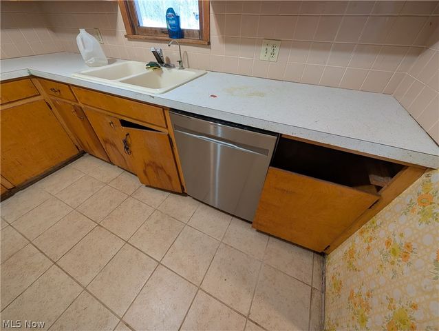 1294 Cherry Lane, Uniontown, OH 44685