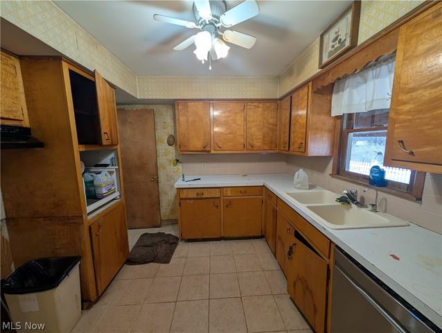 1294 Cherry Lane, Uniontown, OH 44685