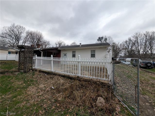 1294 Cherry Lane, Uniontown, OH 44685