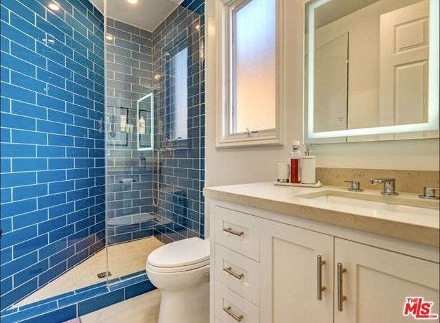 129 Channel Pointe Mall, Marina Del Rey, CA 90292