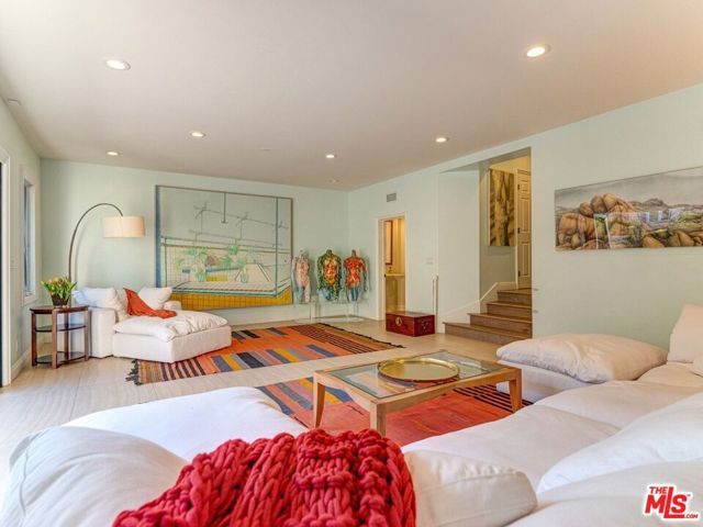 129 Channel Pointe Mall, Marina Del Rey, CA 90292