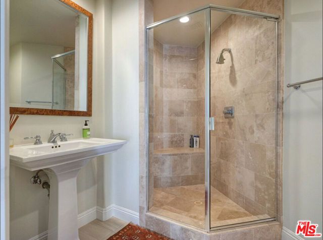 129 Channel Pointe Mall, Marina Del Rey, CA 90292